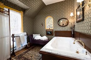 Thorp House Inn & Cottages