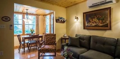 Thorp House Inn & Cottages