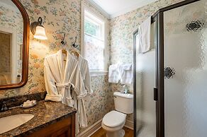 Thorp House Inn & Cottages