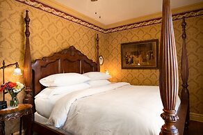 Thorp House Inn & Cottages