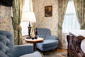 Thorp House Inn & Cottages