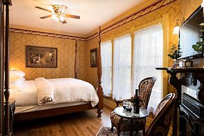 Thorp House Inn & Cottages