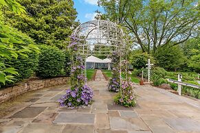 Stone Manor Boutique Inn