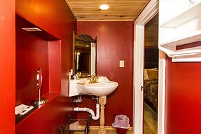 Stone Manor Boutique Inn