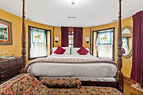 Stone Manor Boutique Inn