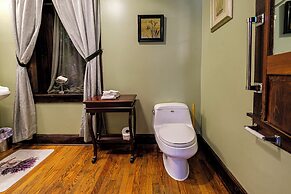 Stone Manor Boutique Inn