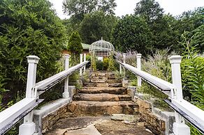 Stone Manor Boutique Inn