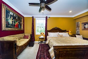 Stone Manor Boutique Inn