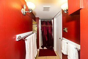 Stone Manor Boutique Inn