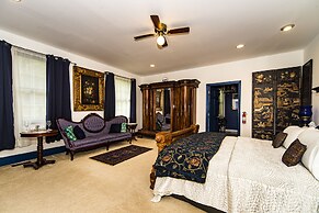 Stone Manor Boutique Inn