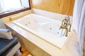 Stone Manor Boutique Inn