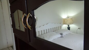 Hacienda Tropical Guest House