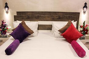 Balcony Hotel & Suites