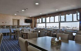 Balcony Hotel & Suites
