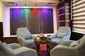 Balcony Hotel & Suites