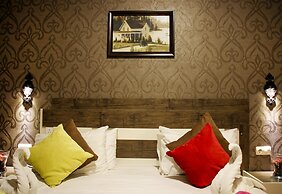 Balcony Hotel & Suites