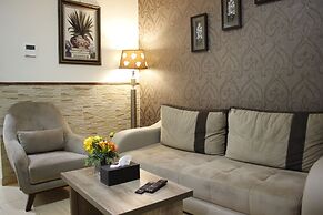 Balcony Hotel & Suites