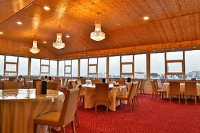 Balcony Hotel & Suites