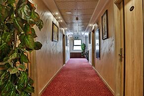 Balcony Hotel & Suites