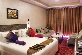 Balcony Hotel & Suites