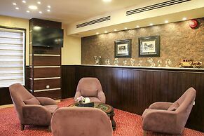 Balcony Hotel & Suites