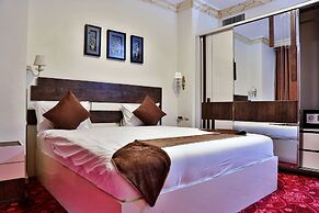 Balcony Hotel & Suites