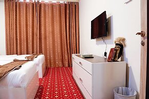 Balcony Hotel & Suites