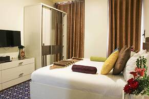 Balcony Hotel & Suites