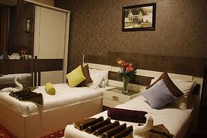 Balcony Hotel & Suites