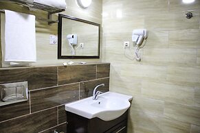 Balcony Hotel & Suites