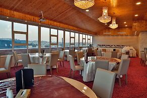 Balcony Hotel & Suites