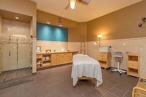 Pacific Shores Resort & Spa