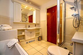 Turnberry Apartments