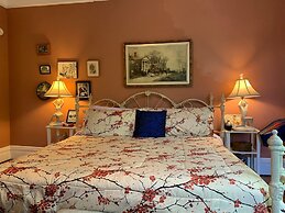 Inn Upon Moon River Plantation