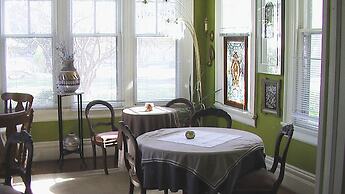 Inn Upon Moon River Plantation