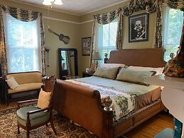 Inn Upon Moon River Plantation