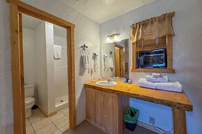 Chinook Winds Lodge
