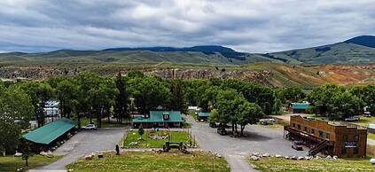 Chinook Winds Lodge