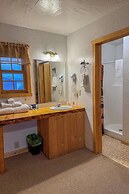 Chinook Winds Lodge