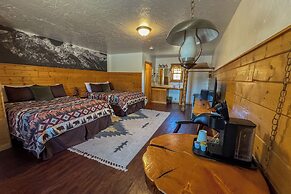 Chinook Winds Lodge