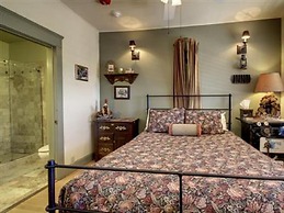 Ghost City Inn