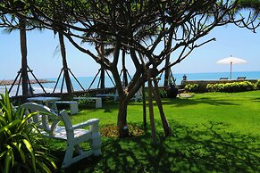 Chomtalay Resort at Had Chaosamran Beach