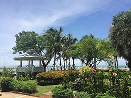 Chomtalay Resort at Had Chaosamran Beach