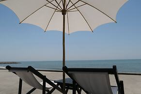 Chomtalay Resort at Had Chaosamran Beach