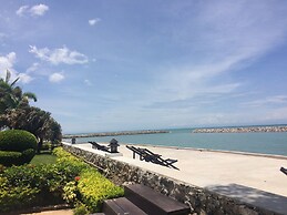 Chomtalay Resort at Had Chaosamran Beach