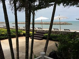 Chomtalay Resort at Had Chaosamran Beach