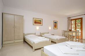 Proteas Hotel & Suites