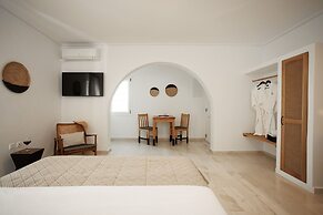 Proteas Hotel & Suites