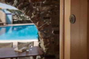 Proteas Hotel & Suites