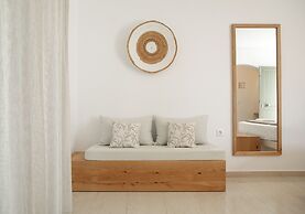 Proteas Hotel & Suites